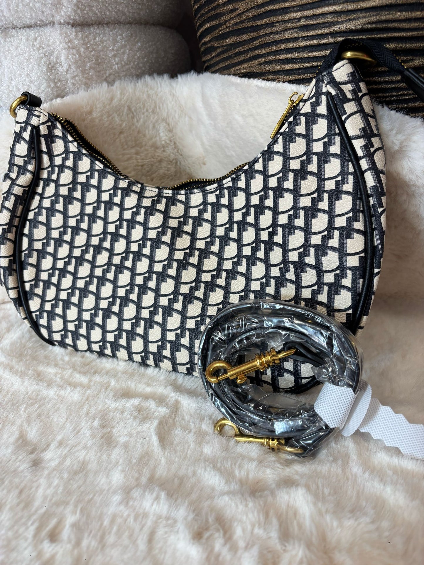 inspired by Cross Body | Zwart